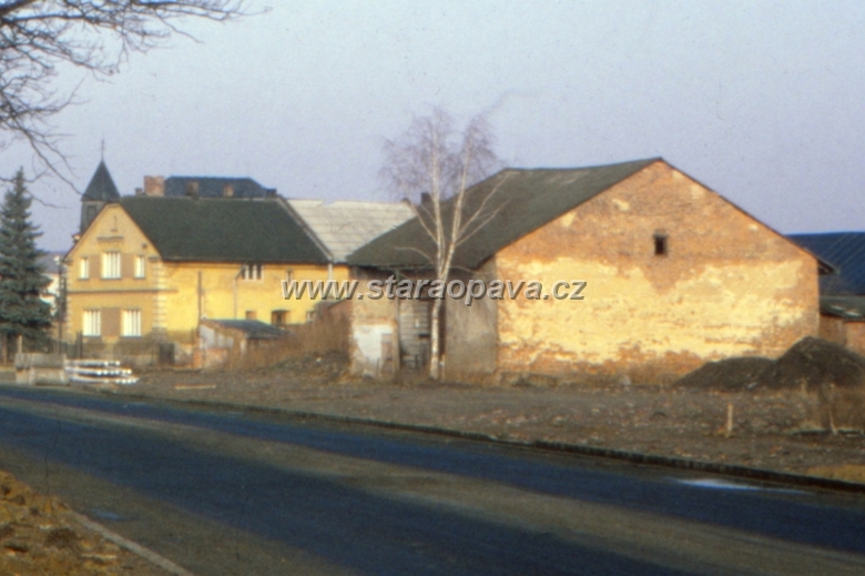 rolnicka (10).jpg - Pohled na domy ve zvětšeném detailu z předchozí fotografie.
